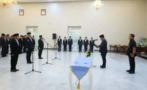 Gubernur Yulius Selvanus Lantik Pejabat Pimpinan Tinggi Pratama, Tekankan Integritas dan Percepatan Kinerja