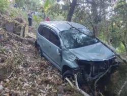 Masuk Jurang di Remboken Minahasa, Pengemudi Avanza Selamat